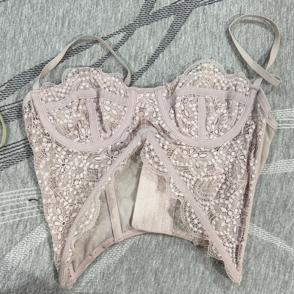 Urban Outfitters Lace Bustier in Light Pink